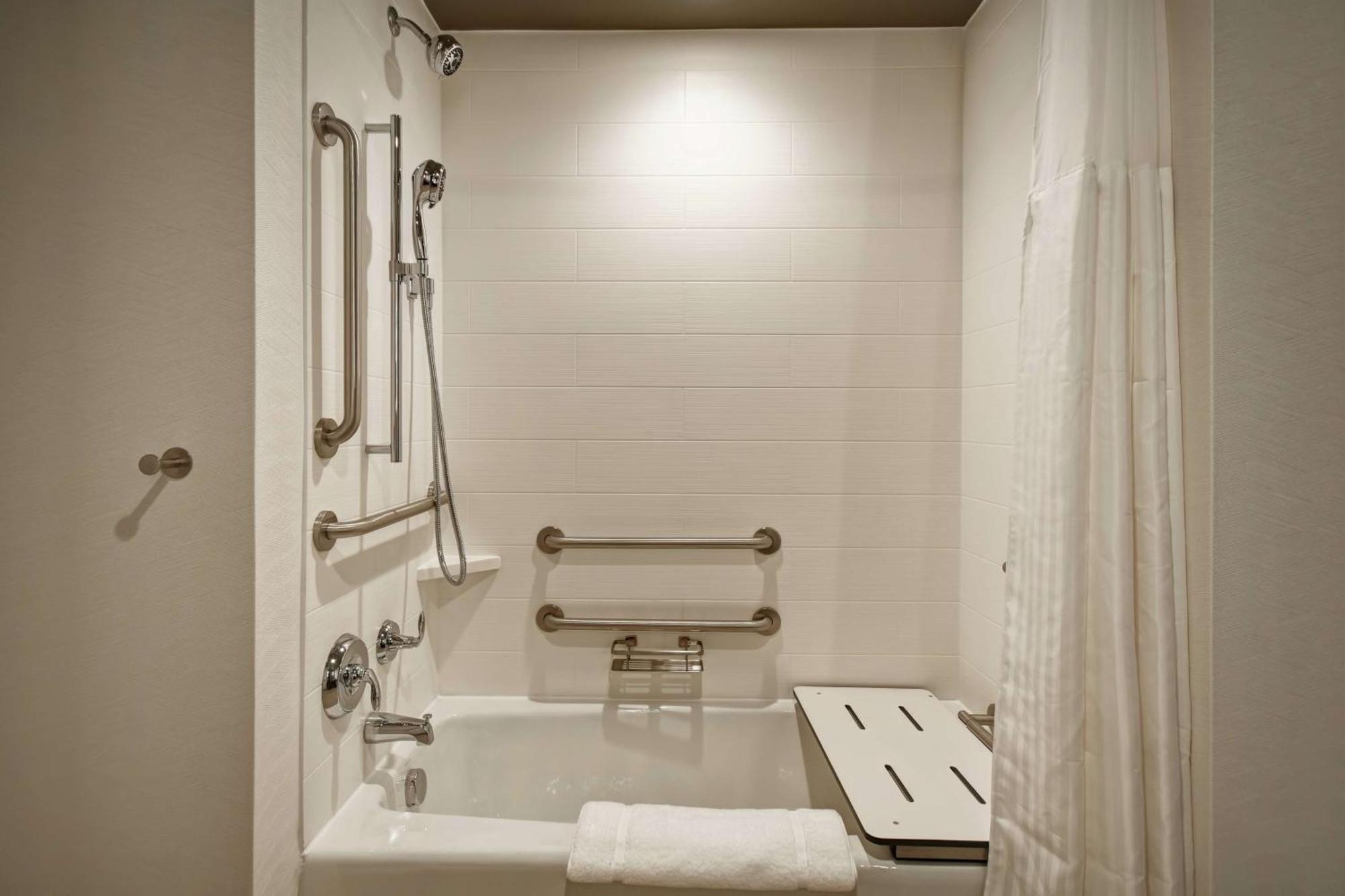 Hilton Garden Inn Lansing West Dış mekan fotoğraf